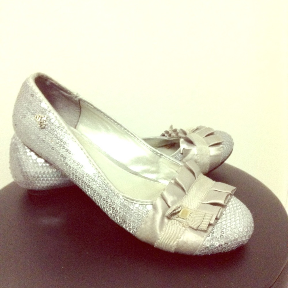 1-19 Pewter Silver Fergalicious Flats